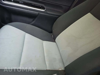 2015 Toyota Prius c Two – miniatura 22