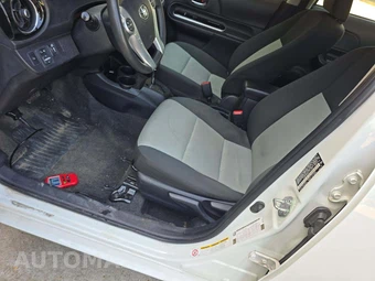 2015 Toyota Prius c Two – miniatura 6