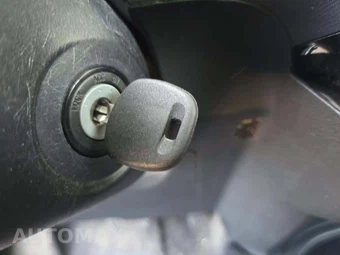 2015 Toyota Prius c Two – miniatura 8