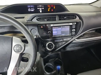 2015 Toyota Prius c Two – miniatura 11
