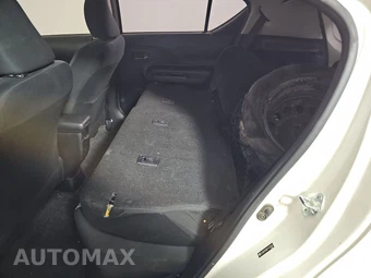 2015 Toyota Prius c Two – miniatura 13