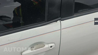 2015 Toyota Prius c Two – miniatura 24