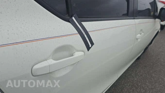 2015 Toyota Prius c Two – miniatura 32