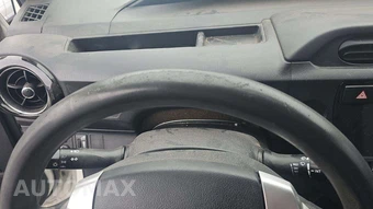 2015 Toyota Prius c Two – miniatura 37