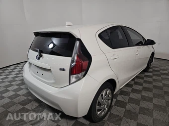 2015 Toyota Prius c Two – miniatura 4