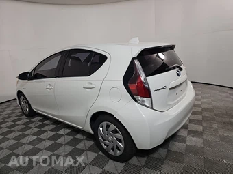 2015 Toyota Prius c Two – miniatura 6