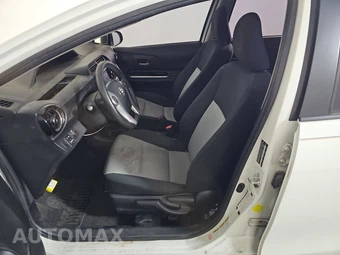 2015 Toyota Prius c Two – miniatura 7