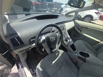 2015 Toyota Prius Four – miniatura 11