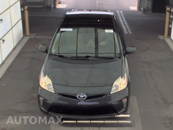 2015 Toyota Prius Four – miniatura 2