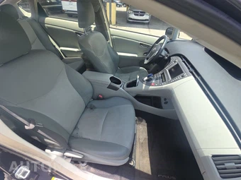 2015 Toyota Prius Four – miniatura 8