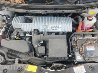 2015 Toyota Prius Three - miniatura 15