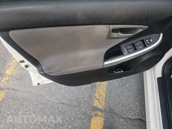 2015 Toyota Prius Three - miniatura 9