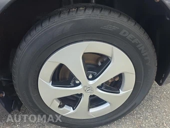 2015 Toyota Prius Three – miniatura 11