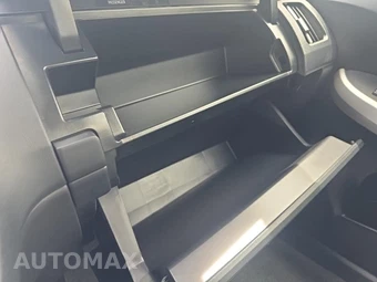 2015 Toyota Prius Three – miniatura 21