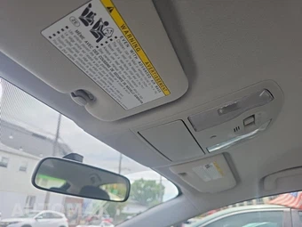 2015 Toyota Prius Three – miniatura 25