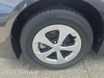 2015 Toyota Prius Three – miniatura 8