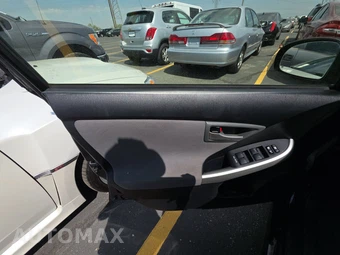 2015 Toyota Prius Three - miniatura 9