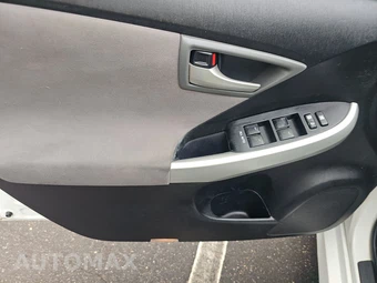 2015 Toyota Prius Three – miniatura 9