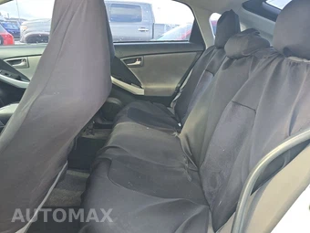 2015 Toyota Prius Two – miniatura 13