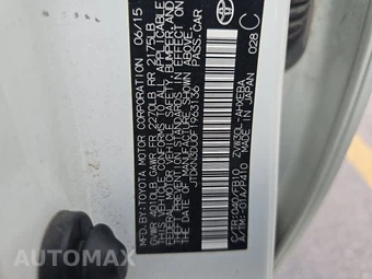 2015 Toyota Prius Two – miniatura 14