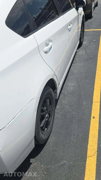 2015 Toyota Prius Two – miniatura 20