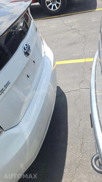 2015 Toyota Prius Two – miniatura 22