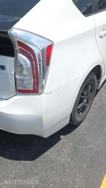 2015 Toyota Prius Two – miniatura 23