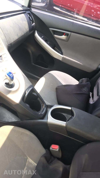 2015 Toyota Prius Two – miniatura 24