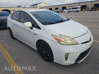 2015 Toyota Prius Two – miniatura 3