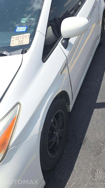 2015 Toyota Prius Two – miniatura 33