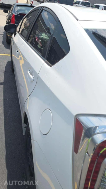 2015 Toyota Prius Two – miniatura 36