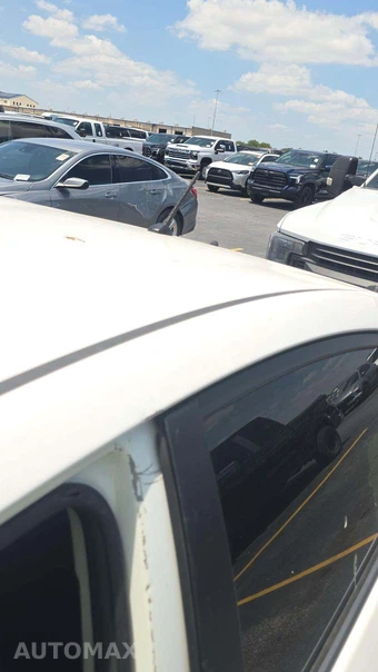 2015 Toyota Prius Two – miniatura 39