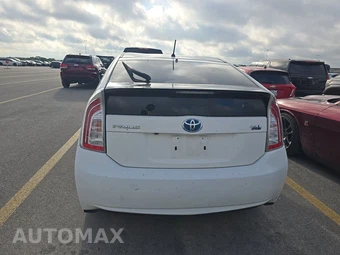 2015 Toyota Prius Two – miniatura 5
