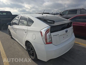 2015 Toyota Prius Two – miniatura 6