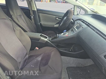 2015 Toyota Prius Two – miniatura 8