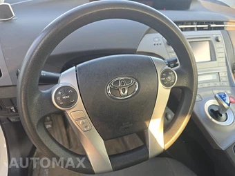 2015 Toyota Prius Two – miniatura 10
