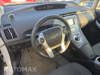 2015 Toyota Prius Two – miniatura 11