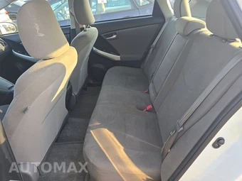 2015 Toyota Prius Two – miniatura 13