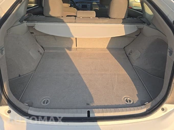 2015 Toyota Prius Two – miniatura 16