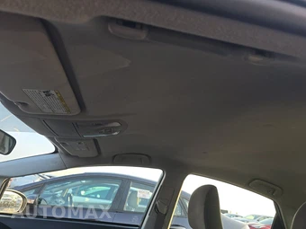 2015 Toyota Prius Two – miniatura 17