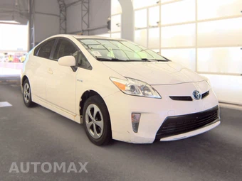 2015 Toyota Prius Two – miniatura 3