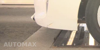 2015 Toyota Prius Two – miniatura 31