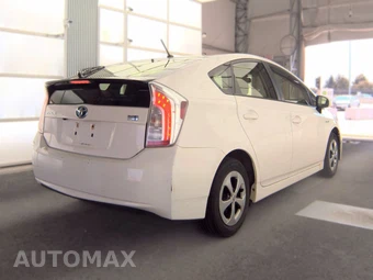 2015 Toyota Prius Two – miniatura 4