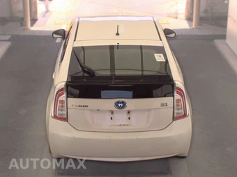 2015 Toyota Prius Two – miniatura 5