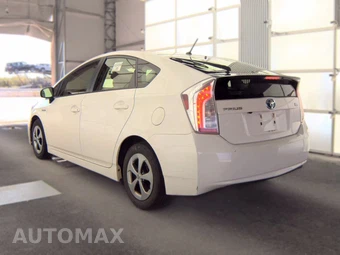 2015 Toyota Prius Two – miniatura 6