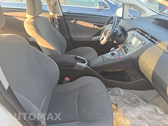 2015 Toyota Prius Two – miniatura 8