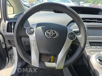 2015 Toyota Prius Two – miniatura 10