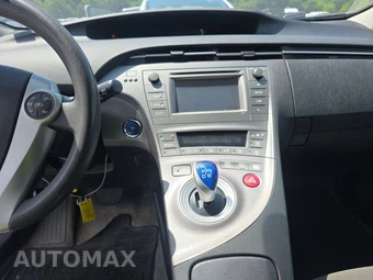 2015 Toyota Prius Two – miniatura 11