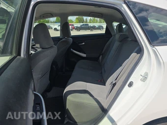 2015 Toyota Prius Two – miniatura 13