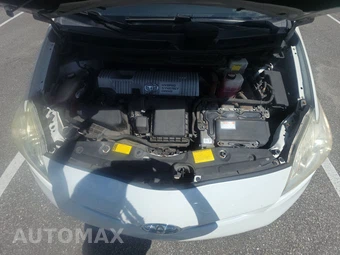 2015 Toyota Prius Two – miniatura 15